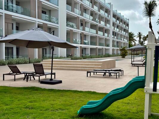 Apartamento en Residencial Bávaro-Punta Cana, Bávaro con 2 habitaciones, 2 baños, 1 parqueo - Imagen 2