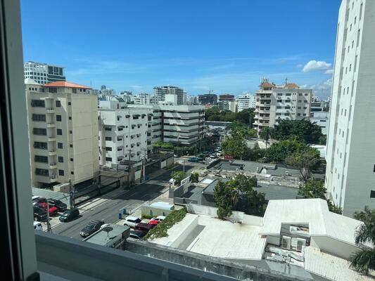 Apartamento en Piantini, Santo Domingo D.N. con 1 habitación, 1 baño, 1 parqueo en 7mo nivel de 57 mts² con mantenimiento incluido - Imagen 4