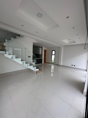 Villa en Vista Cana, Punta Cana con 3 habitaciones, 3 baños, 2 parqueos de 2 niveles - Imagen 3