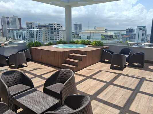 Apartamento en Piantini, Santo Domingo D.N. con 2 habitaciones, 2 baños, 2 parqueos en 10mo nivel de 125 mts² con mantenimiento incluido - Imagen 2