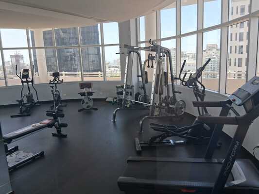 Apartamento en Piantini, Santo Domingo D.N. con 2 habitaciones, 2 baños, 2 parqueos en 10mo nivel de 125 mts² con mantenimiento incluido - Imagen 4