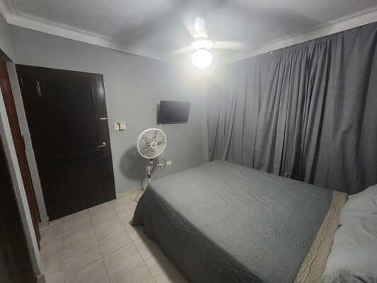 Apartamento en Arroyo Hondo, Santo Domingo D.N. con 2 habitaciones, 2 baños, 1 parqueo en 2do nivel de 85 mts² - Imagen 3