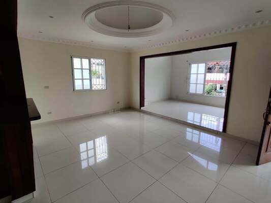 Casa en Altos de Arroyo Hondo III, Santo Domingo D.N. con 3 habitaciones, 2 baños, 1 parqueo de 2 niveles de 125 mts² con mantenimiento incluido - Imagen 3