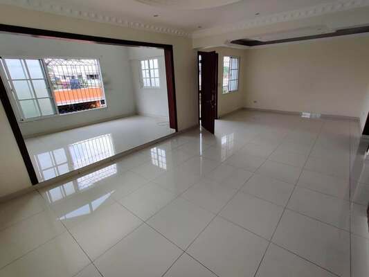 Casa en Altos de Arroyo Hondo III, Santo Domingo D.N. con 3 habitaciones, 2 baños, 1 parqueo de 2 niveles de 125 mts² con mantenimiento incluido - Imagen 4