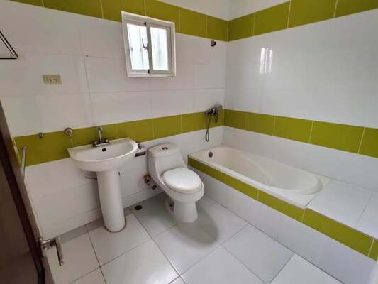 Casa en Altos de Arroyo Hondo III, Santo Domingo D.N. con 3 habitaciones, 2 baños, 1 parqueo de 2 niveles de 125 mts² con mantenimiento incluido - Imagen 7