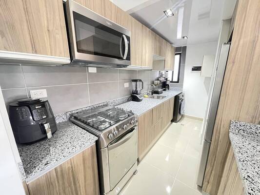 Apartamento en Epic Residences, Bávaro con 2 habitaciones, 2 baños, 1 parqueo en 2do nivel de 74 mts² con mantenimiento incluido - Imagen 7