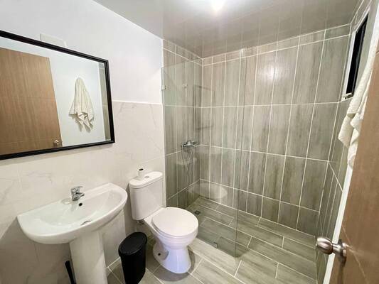 Apartamento en Epic Residences, Bávaro con 1 habitación, 2 baños, 1 parqueo en 1er nivel de 60 mts² con mantenimiento incluido - Imagen 7