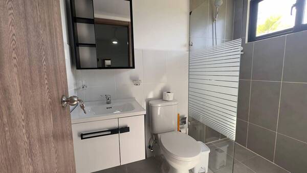 Apartamento en Epic Residences, Bávaro con 2 habitaciones, 2 baños, 1 parqueo en 1er nivel de 74 mts² con mantenimiento incluido - Imagen 6