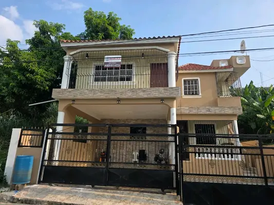 Apartamento en Residencial Los Hidalgos, Los Alcarrizos con 2 habitaciones, 2 baños, 1 parqueo en 2do nivel de 85 mts² con mantenimiento incluido - Imagen 2