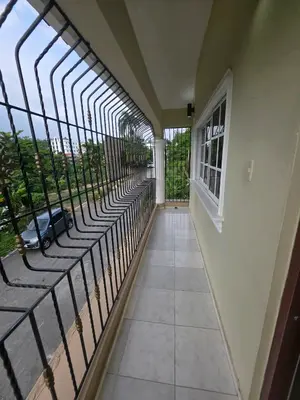 Apartamento en Residencial Los Hidalgos, Los Alcarrizos con 2 habitaciones, 2 baños, 1 parqueo en 2do nivel de 85 mts² con mantenimiento incluido - Imagen 3