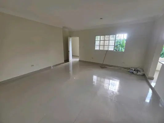 Apartamento en Residencial Los Hidalgos, Los Alcarrizos con 2 habitaciones, 2 baños, 1 parqueo en 2do nivel de 85 mts² con mantenimiento incluido - Imagen 6