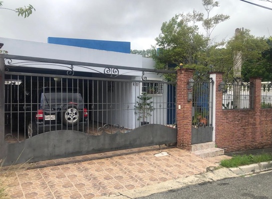 Casa en Altos De Arroyo Hondo, Santo Domingo D.N. con 3 habitaciones, 2 baños, 2 parqueos con mantenimiento incluido - Imagen 2