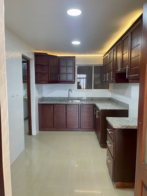 Apartamento en Los Cacicazgos, Santo Domingo D.N. con 3 habitaciones, 2 baños, 2 parqueos en 11vo nivel de 200 mts² con mantenimiento incluido - Imagen 5