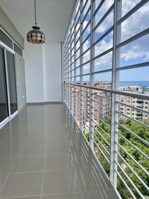 Apartamento en Los Cacicazgos, Santo Domingo D.N. con 3 habitaciones, 2 baños, 2 parqueos en 11vo nivel de 200 mts² con mantenimiento incluido - Imagen 1