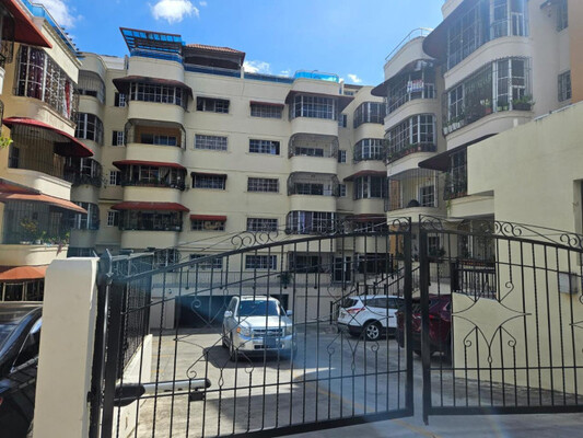 Penthouse en Parque Mirador Norte, Santo Domingo Norte con 4 habitaciones, 3 baños, 2 parqueos de 220 mts² - Imagen 2