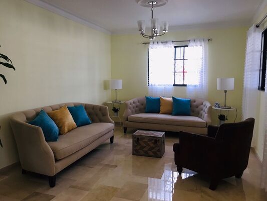 Casa en Arroyo Hondo, Santo Domingo D.N. con 3 habitaciones, 3 baños, 4 parqueos de 2 niveles de 6000 mts² - Imagen 6