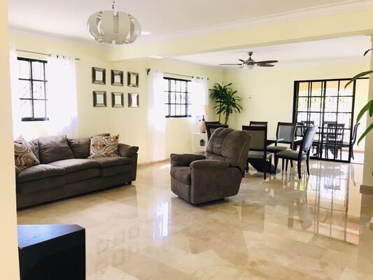 Casa en Arroyo Hondo, Santo Domingo D.N. con 3 habitaciones, 3 baños, 4 parqueos de 2 niveles de 6000 mts² - Imagen 7