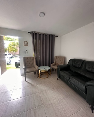 Casa en Colinas Del Arroyo, Santo Domingo Norte con 3 habitaciones, 2 baños, 2 parqueos con mantenimiento incluido - Imagen 2