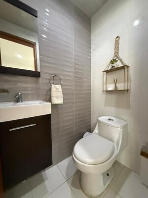 Apartamento en Evaristo Morales, Santo Domingo D.N. con 1 habitación, 1 baño, 1 parqueo en 3er nivel de 75 mts² con mantenimiento incluido - Imagen 2