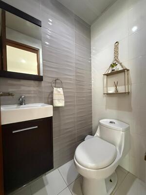 Apartamento en Evaristo Morales, Santo Domingo D.N. con 1 habitación, 1 baño, 1 parqueo en 3er nivel de 75 mts² con mantenimiento incluido - Imagen 5