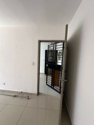 Apartamento en Guaricano Central, Santo Domingo Norte con 3 habitaciones, 2 baños en 3er nivel con mantenimiento incluido - Imagen 5