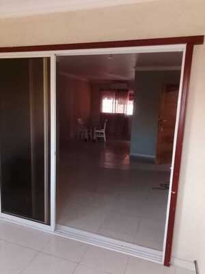 Apartamento en Pantoja, Santo Domingo Oeste con 3 habitaciones, 2 baños, 2 parqueos en 4to nivel de 90 mts² - Imagen 2
