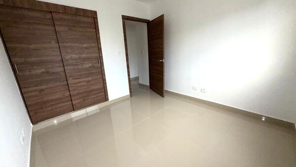 Apartamento en Autopista San Isidro, Santo Domingo Este con 3 habitaciones, 2 baños, 1 parqueo de 95 mts² con mantenimiento incluido - Imagen 5