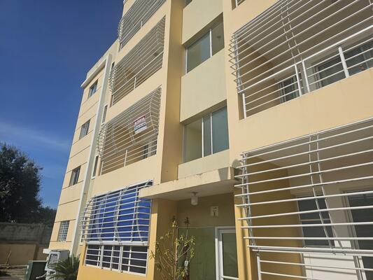 Apartamento en Hato Mayor, Santiago con 3 habitaciones, 3 baños, 1 parqueo en 2do nivel de 125 mts² con mantenimiento incluido - Imagen 2