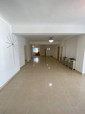 Apartamento en Don Honorio, Santo Domingo D.N. con 3 habitaciones, 3 baños, 2 parqueos en 4to nivel de 200 mts² - Imagen 2