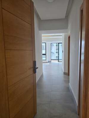Apartamento en Evaristo Morales, Santo Domingo D.N. con 2 habitaciones, 2 baños, 2 parqueos en 5to nivel de 110 mts² con mantenimiento incluido - Imagen 4
