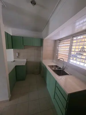 Apartamento en Altos de Arroyo Hondo III, Santo Domingo D.N. con 5 parqueos en 1er nivel de 125 mts² con mantenimiento incluido - Imagen 2