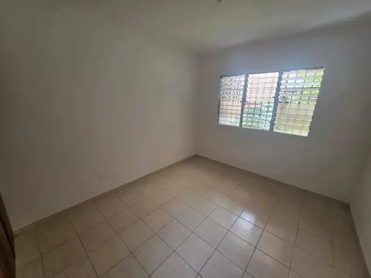 Apartamento en Altos de Arroyo Hondo III, Santo Domingo D.N. con 5 parqueos en 1er nivel de 125 mts² con mantenimiento incluido - Imagen 4