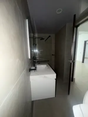 Apartamento en Evaristo Morales, Santo Domingo D.N. con 2 habitaciones, 2 baños, 1 parqueo en 5to nivel de 69 mts² con mantenimiento incluido - Imagen 4
