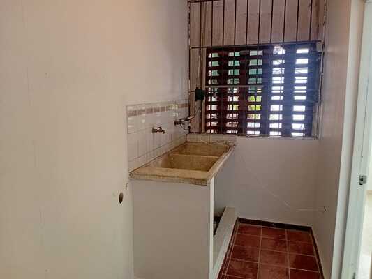 Apartamento en Gazcue, Santo Domingo D.N. con 2 habitaciones, 2 baños, 1 parqueo en 4to nivel con mantenimiento incluido - Imagen 3