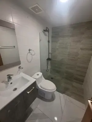 Apartamento en Don Honorio, Santo Domingo D.N. con 3 habitaciones, 3 baños, 2 parqueos en 6to nivel de 150 mts² con mantenimiento incluido - Imagen 2