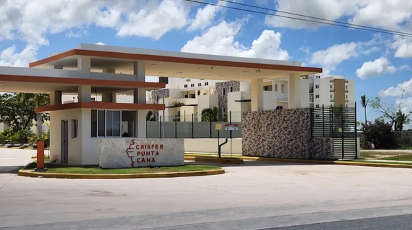 Apartamento en Pueblo Bávaro, Bávaro con 3 habitaciones, 2 baños, 1 parqueo en 5to nivel de 90 mts² con mantenimiento incluido - Imagen 2