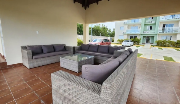 Apartamento en Pueblo Bávaro, Bávaro con 3 habitaciones, 2 baños, 1 parqueo en 5to nivel de 90 mts² con mantenimiento incluido - Imagen 3