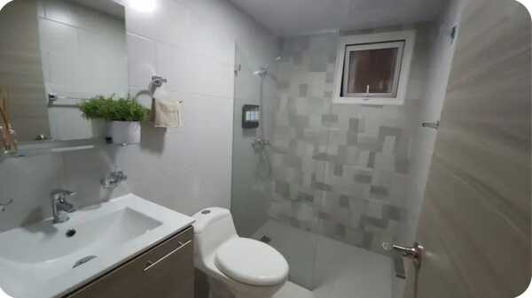 Apartamento en Pueblo Bávaro, Bávaro con 3 habitaciones, 2 baños, 1 parqueo en 5to nivel de 90 mts² con mantenimiento incluido - Imagen 7