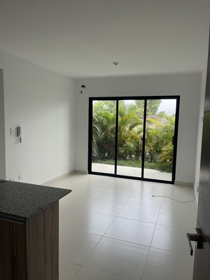 Apartamento en Brisas de Punta Cana, Bávaro con 1 habitación, 2 baños, 1 parqueo en 3er nivel de 48 mts² con mantenimiento incluido - Imagen 7