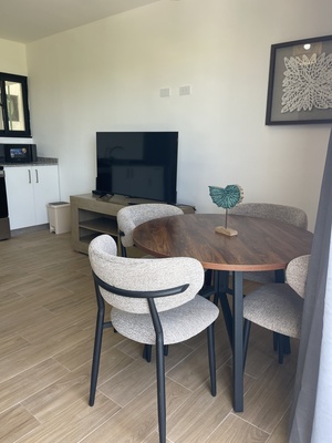 Apartamento en LOS CORALES, Bávaro con 1 habitación, 1 baño, 1 parqueo en 4to nivel de 52 mts² con mantenimiento incluido - Imagen 2