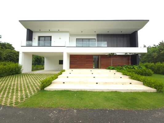 Villa en Bávaro, Punta Cana con 4 habitaciones, 4 baños de 2 niveles de 750 mts² - Imagen 6