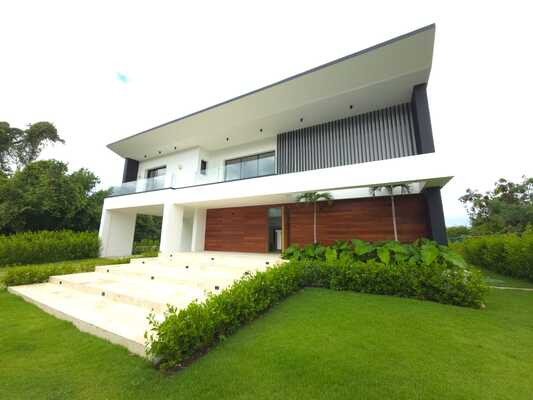 Villa en Bávaro, Punta Cana con 4 habitaciones, 4 baños de 2 niveles de 750 mts² - Imagen 7