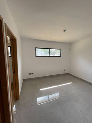 Apartamento en Colinas Del Arroyo II, Santo Domingo Norte con 3 habitaciones, 2 baños, 2 parqueos en 1er nivel de 89 mts² - Imagen 6