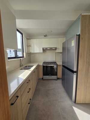 Apartamento en Evaristo Morales, Santo Domingo D.N. con 2 habitaciones, 2 baños, 2 parqueos en 5to nivel de 110 mts² con mantenimiento incluido - Imagen 4
