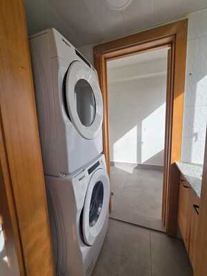 Apartamento en Evaristo Morales, Santo Domingo D.N. con 2 habitaciones, 2 baños, 2 parqueos en 5to nivel de 110 mts² con mantenimiento incluido - Imagen 5