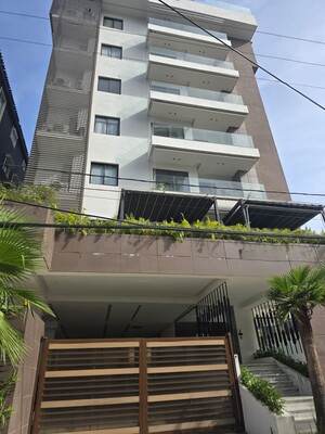 Apartamento en Evaristo Morales, Santo Domingo D.N. con 2 habitaciones, 2 baños, 2 parqueos en 5to nivel de 110 mts² con mantenimiento incluido - Imagen 2