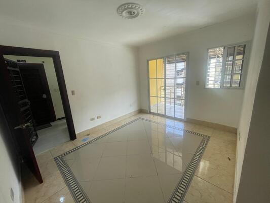 Apartamento en Autopista San Isidro, Santo Domingo Este con 3 habitaciones, 2 baños, 1 parqueo en 3er nivel de 97 mts² - Imagen 5