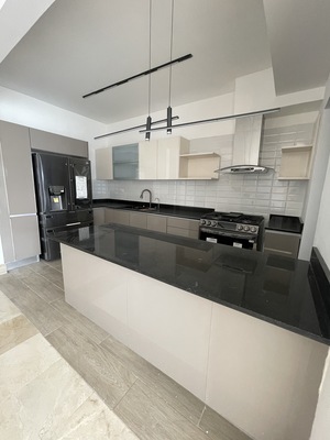 Penthouse en Piantini, Santo Domingo D.N. con 3 habitaciones, 3 baños, 3 parqueos en 13vo nivel de 269 mts² con mantenimiento incluido - Imagen 3