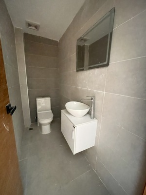 Penthouse en Piantini, Santo Domingo D.N. con 3 habitaciones, 3 baños, 3 parqueos en 13vo nivel de 269 mts² con mantenimiento incluido - Imagen 4
