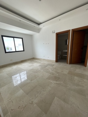 Penthouse en Piantini, Santo Domingo D.N. con 3 habitaciones, 3 baños, 3 parqueos en 13vo nivel de 269 mts² con mantenimiento incluido - Imagen 5